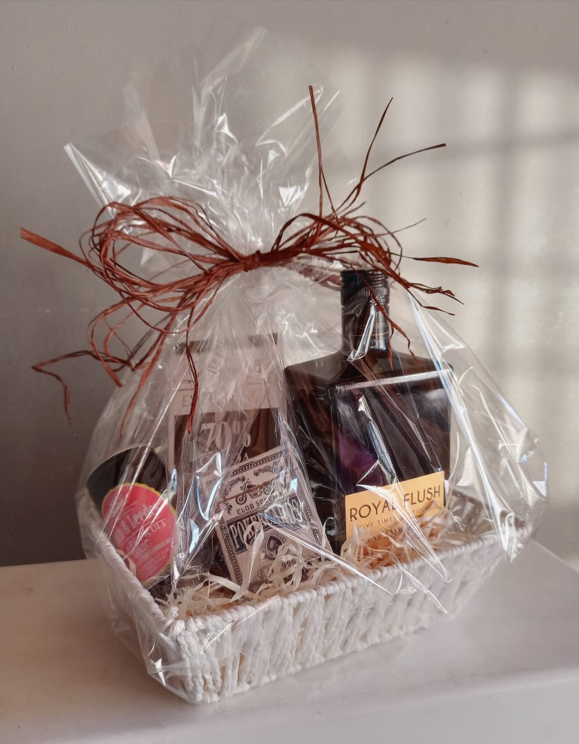 WhatsApp Image 2024-06-13 at 19.20.51 Gin Rummy Gift Basket with Lindt Slab - Image 3