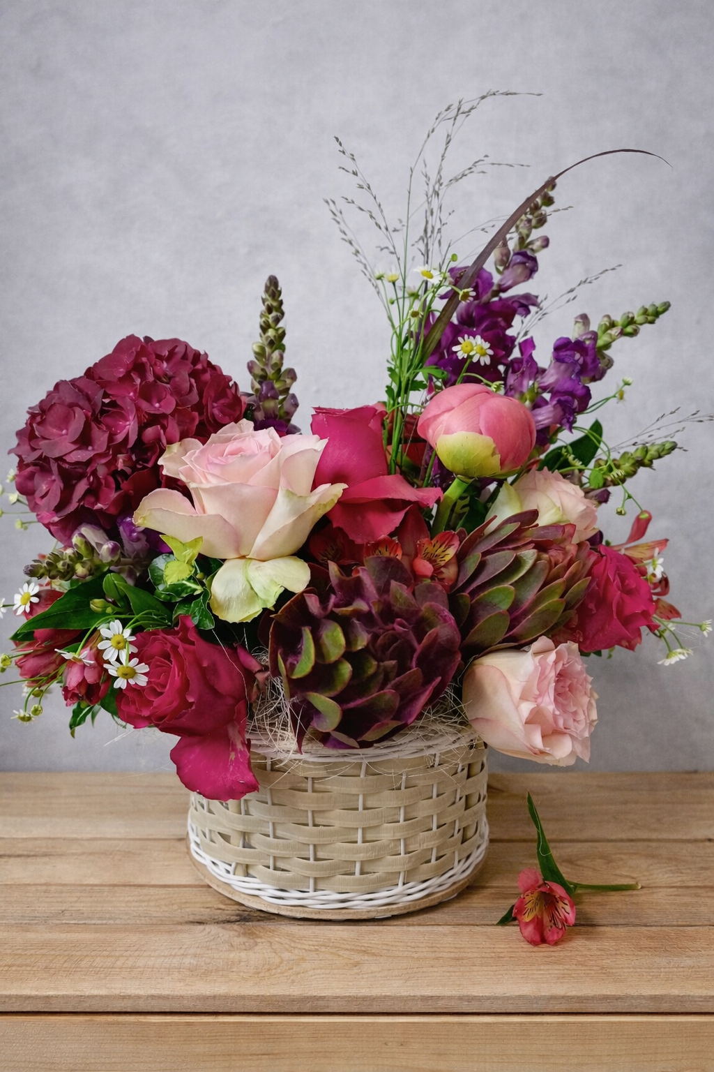 whimsical-basket-in-romantic-shades-florists-choice Whimsical Basket in Romantic Shades(Florist’s Choice)